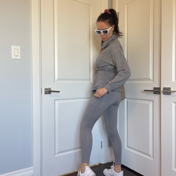 Two piece leggings and turtle neck - Picture 3 of 13